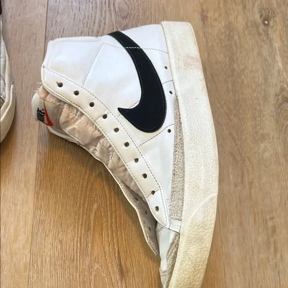 Nike Vintage High-Tops in White and Black Size 11 Used Condition - Picture 4 of 12